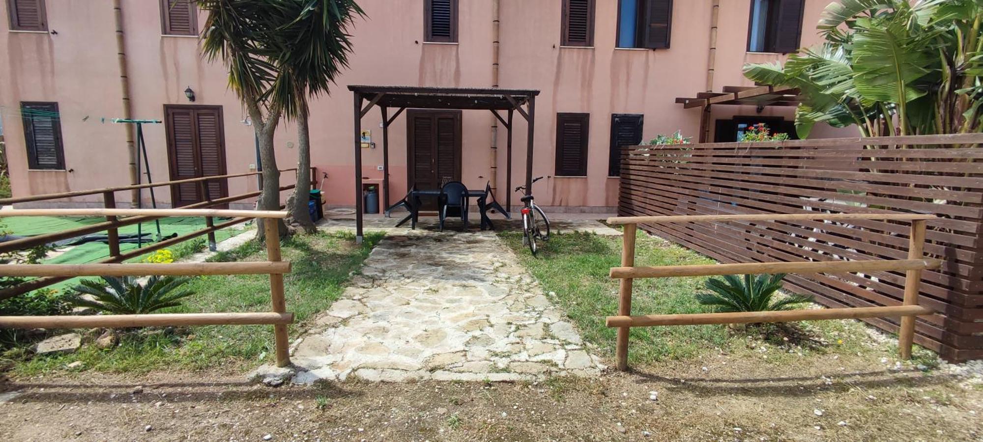 Casa Al Vicolo 99 Lägenhet Birgi Vecchi Exteriör bild
